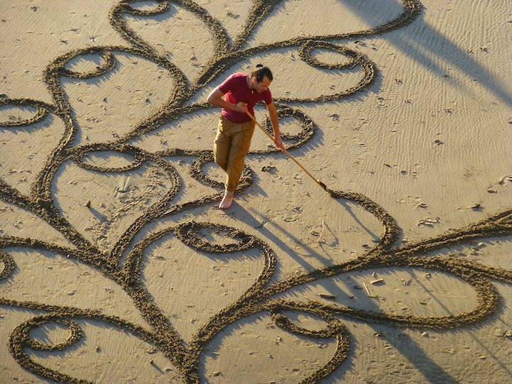 Man Spends Hours On the Beach With a Rake To Create Intricate Art In Sand