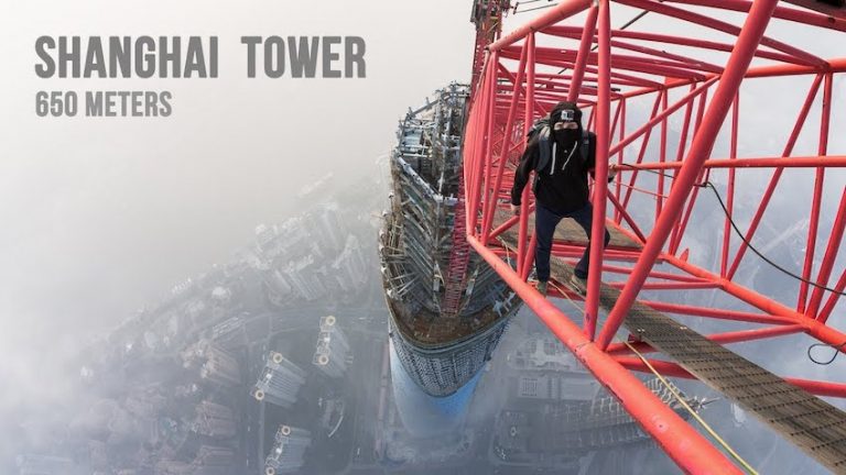 Two Guys Climb China’s Tallest Building