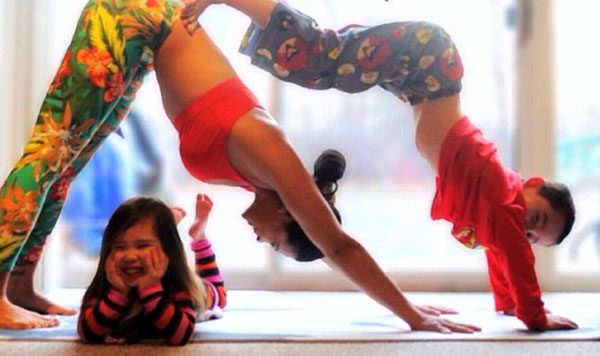 This Mom Doing Yoga With Her Kids Is Fun And Inspiring