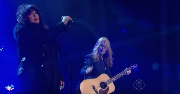 Heart’s Phenomenal Cover Of ‘Stairway To Heaven’ Moves Led Zeppelin To Tears