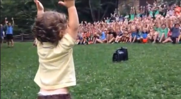 Toddler wows crowd