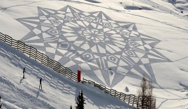 Simon Beck Snow Art
