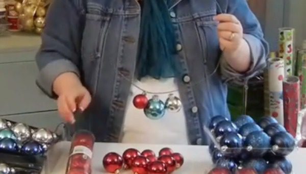 making christmas wreath