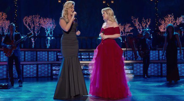 Kelly Clarkson and Trisha Yearwood Sing ‘Silent Night’ With A Surprise Guest