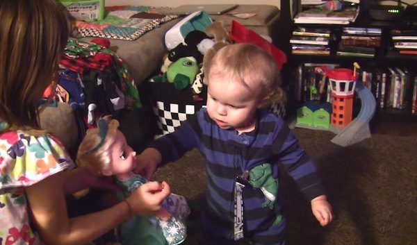 Toddler loves Frozen