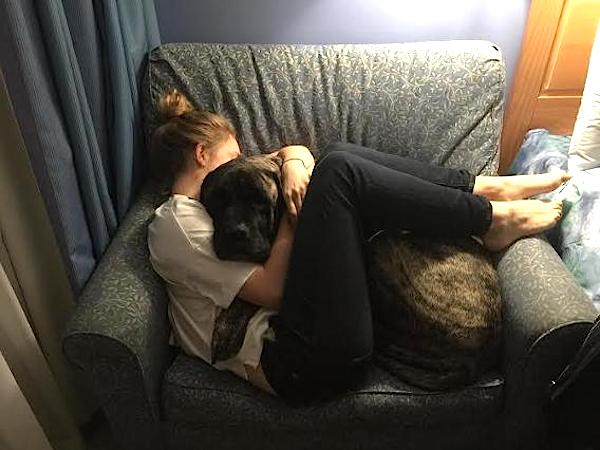 lauren and gizelle cuddling