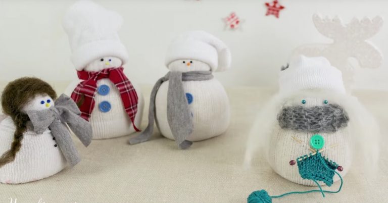 sock snowmen