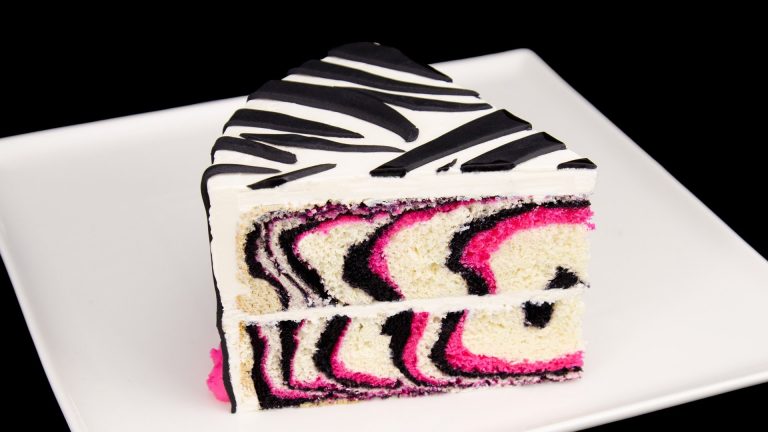 Baker Shows How To Make Unusual Cake That’s Sure To Impress Guests