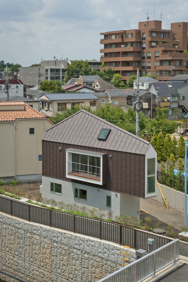 river side home by Kota Mizuishi