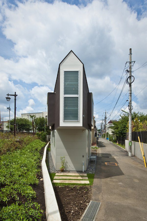 river side home by Kota Mizuishi