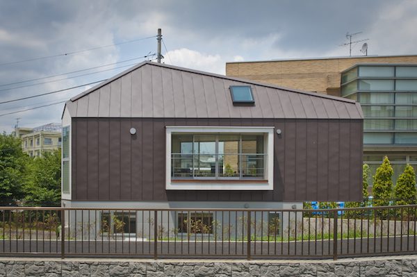 river side home by Kota Mizuishi