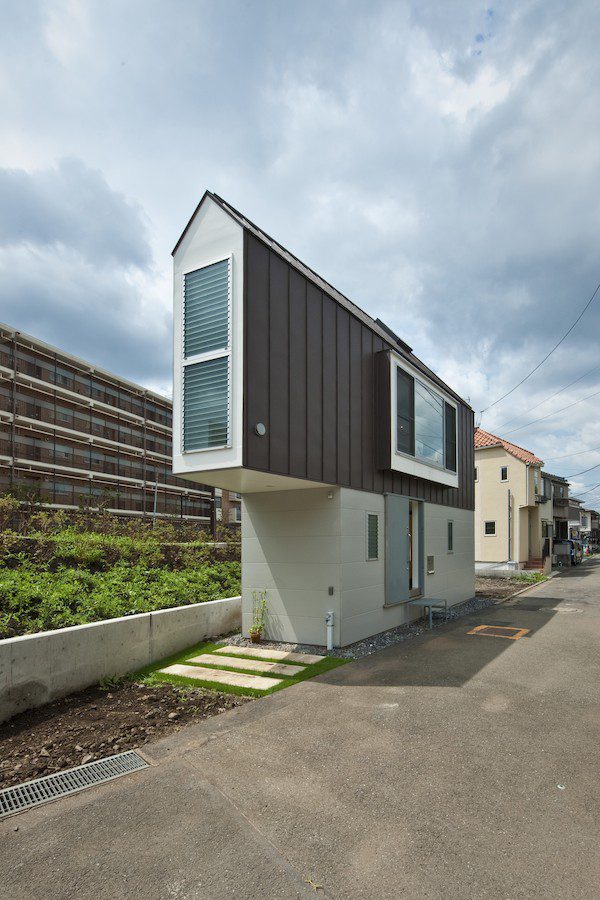 river side home by Kota Mizuishi