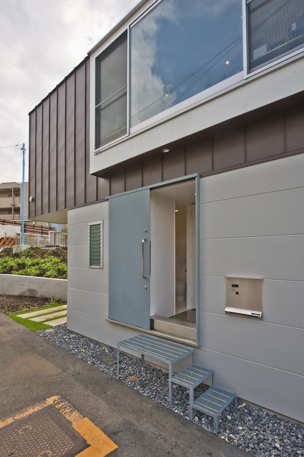 river side home by Kota Mizuishi