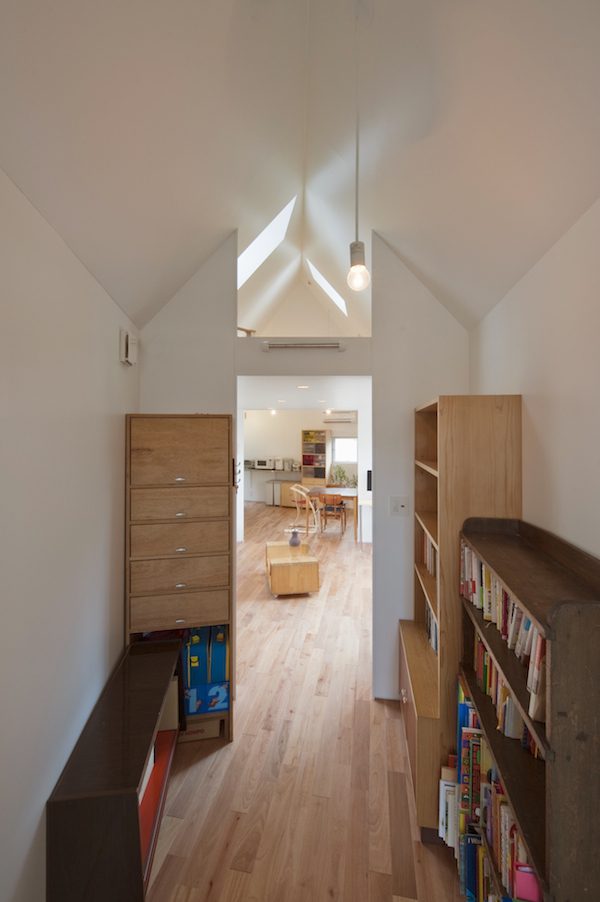 river side home by Kota Mizuishi