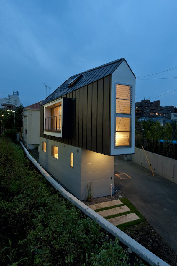 river side home by Kota Mizuishi