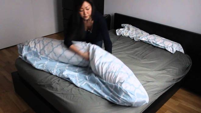 Clever Trick For Changing A Duvet Cover Easily