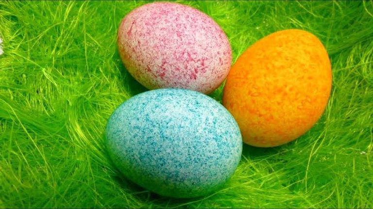 How To Decorate Easter Eggs Using Dyed Rice