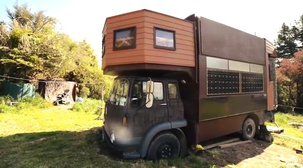 house truck transforms into castle