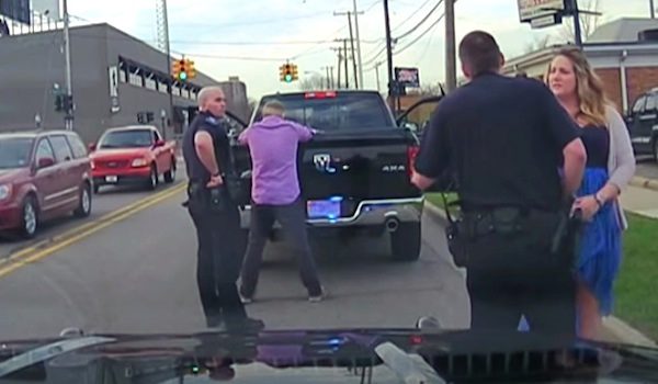 cops assist marriage proposal