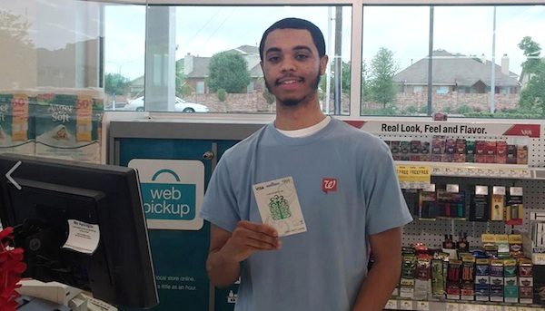 Neighbors Pay It Forward After Noticing Clerk’s Act Of Kindness