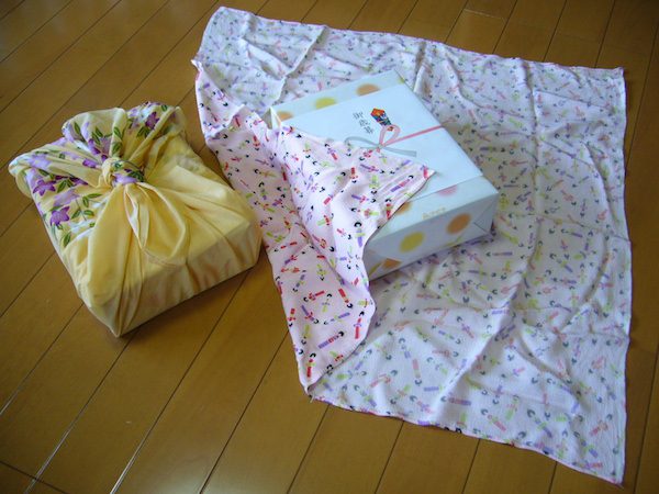 Traditional_Japanese_wrapping_cloth