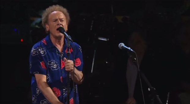 Simon And Garfunkel Reunite To Perform ‘Bridge Over Troubled Water’