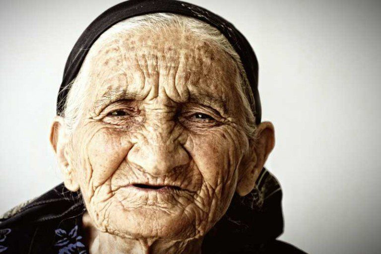Woman Dies Alone And Nurses Think She Has Nothing Of Value Until They Read Her Letter