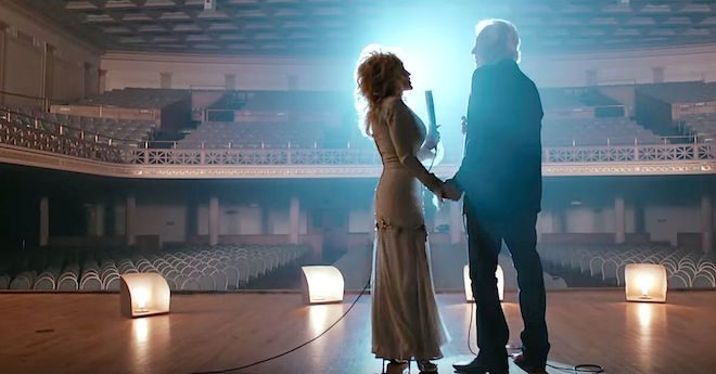 Kenny Rogers And Dolly Parton Walk Onstage And Sing Duet About Their Friendship