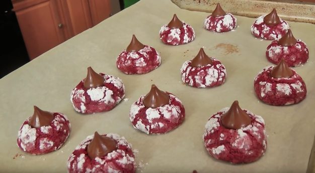 red velvet crinkle kisses