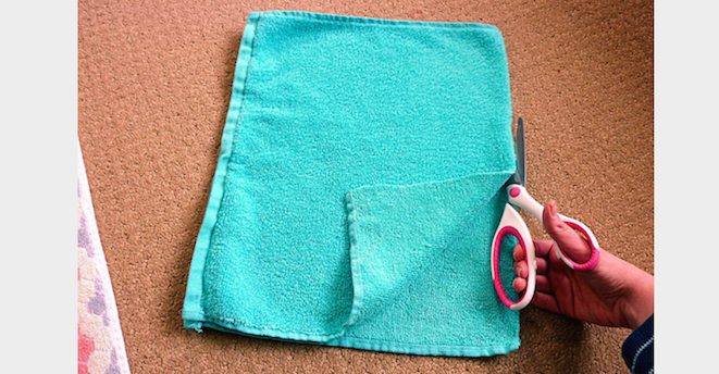 How To Recycle Old Bath Towels And Make A Rug