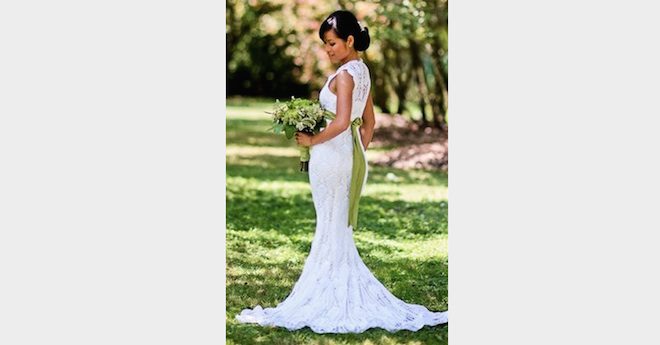 Woman Spends Her Commute Time To Work Crocheting Her Wedding Dress