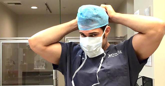 Sexy Veterinarian Has Internet Swooning
