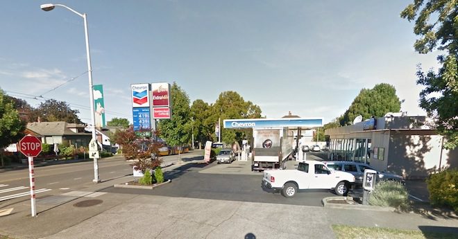 Gas Station’s Hilarious Signs Spreading Cheer Throughout The Neighborhood And Beyond