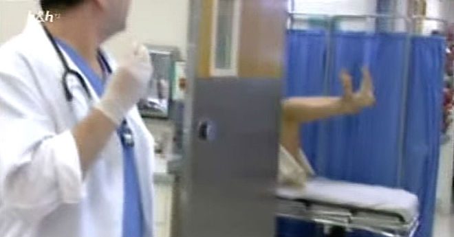 ER Doctor Rushes To Catch Newborn Baby As Mom Suddenly Gives Birth