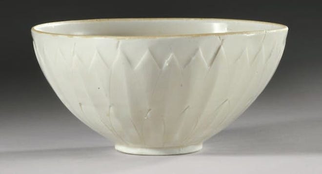 Bowl Bought For $3 At Yard Sale Changes Family’s Lives Forever