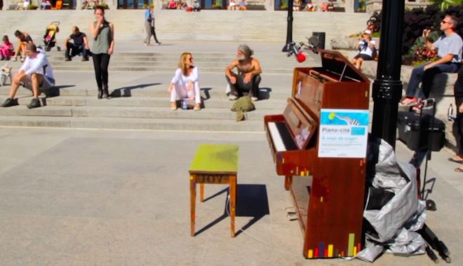 Young Woman Plays Queen’s ‘Bohemian Rhapsody’ On Public Piano