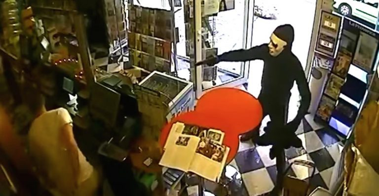 robber foiled by dog