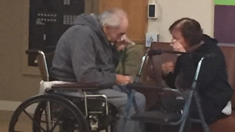 Couple Married For 62 Years And Forced To Live Apart, Burst Into Tears When They See Each Other
