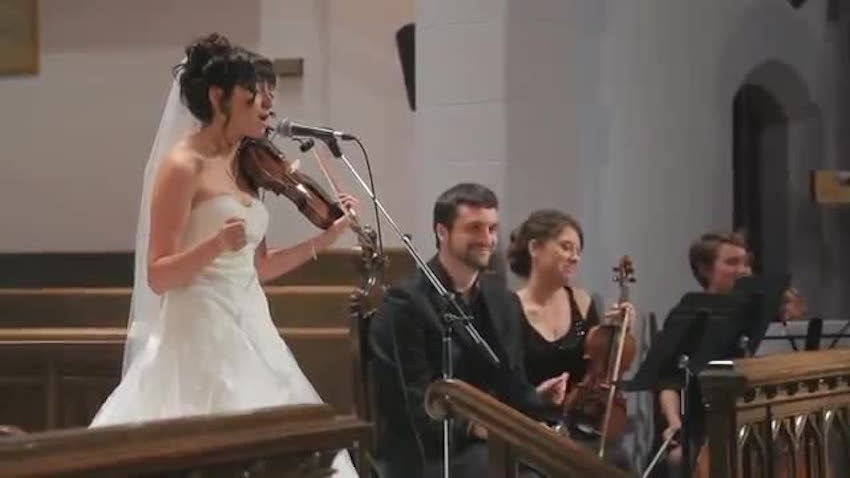 bride sings journey song