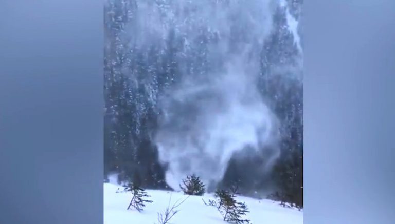 Stunned Hikers Capture Impressive ‘Snownado’ On Camera