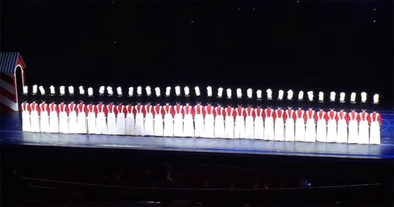 Rockettes Perform Toy Soldiers Falling Down And Completely Mesmerize Audience