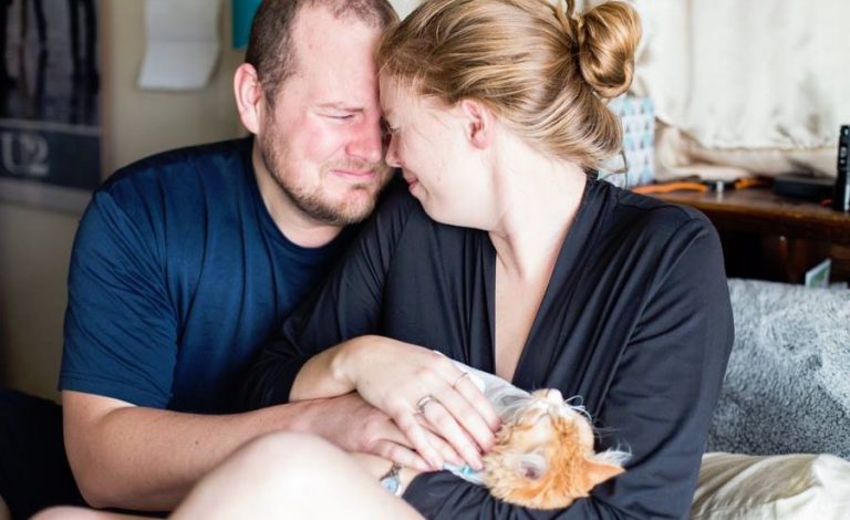 Couple Do Hilarious Maternity Shoot For Their Adopted Kitten, Photos Go Viral