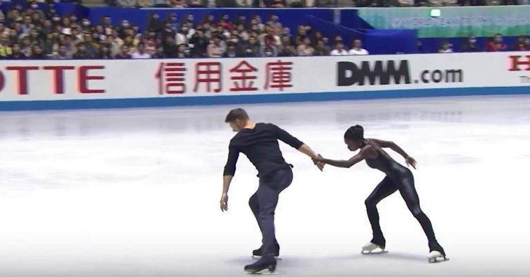 Skaters Put On Breathtaking Performance To ‘Sound Of Silence’ That Has Audience On Their Feet