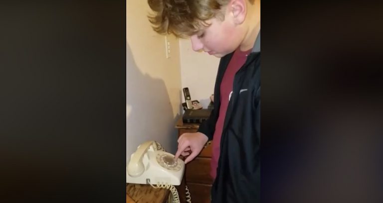 Mom Can’t Stop Laughing When Her Kids Try To Use A Rotary Phone