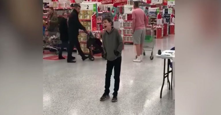 Autistic Boy Wows Shoppers When He Starts Singing In Grocery Store