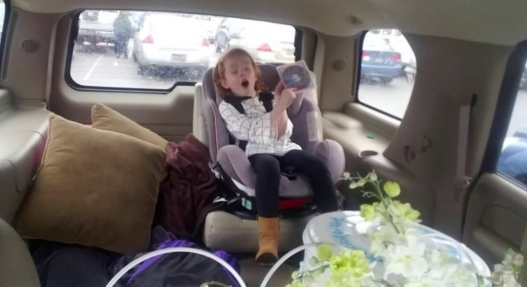 Girl Hilariously Freaks Out When Mom Rents My Little Pony Movie
