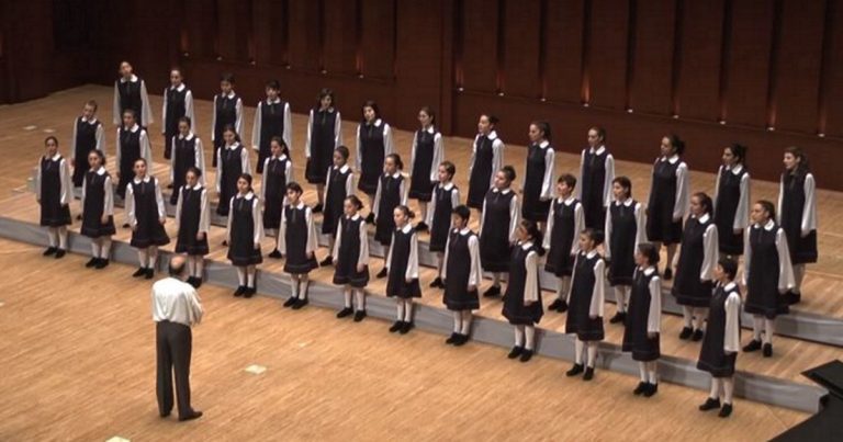 Girls Choir Hypnotize Audience With Their Angelic Version Of Edelweiss