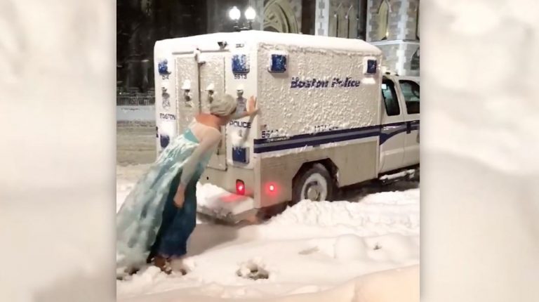 Man Dressed as Frozen’s Elsa Single-handedly Frees Police Wagon Stuck In Snow