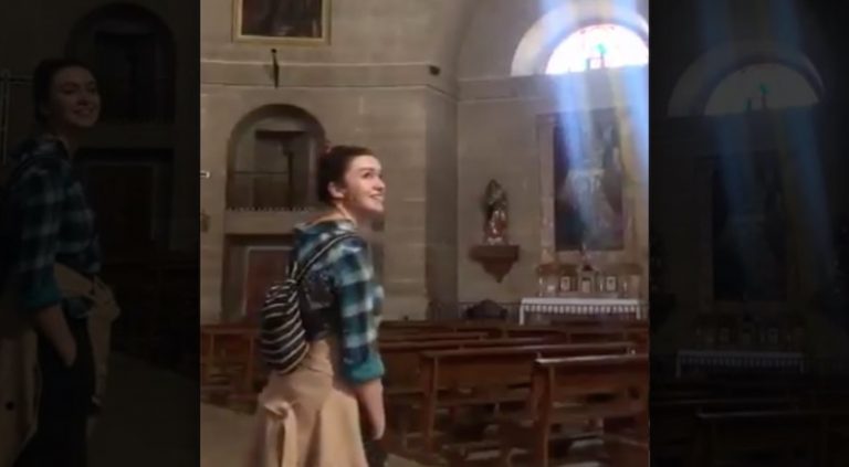 Woman Sings ‘Ave Maris Stella’ In Cathedral And Gives Everyone The Chills