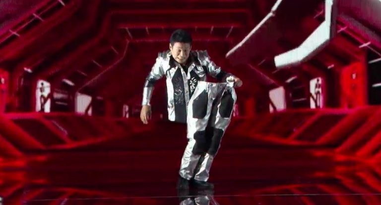 Dancer Kenichi Ebina Performs Incredible ‘Video Game’ Projection Act